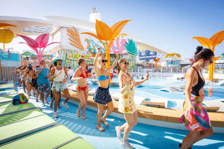 Utopia of the Seas, другий за величиною круїзний лайнер у світі, відпочинок в круїзі, корабель, судно, туризм