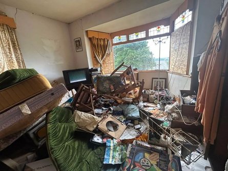 Курьез в Британии, аукцион, недвижимость, дом, комната, мусор