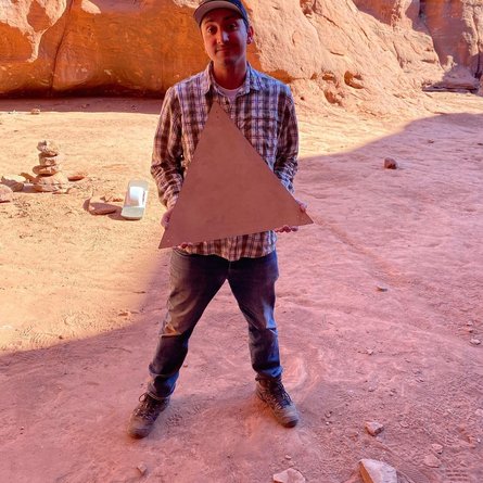 Спенсер Оуэн на месте, где находился монолит