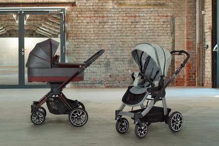 Дитячий візок Mercedes-AMG GTR