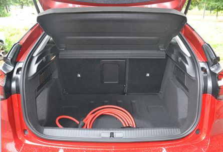 багажник Citroen e-C4, Citroen C4, новый Citroen e-C4, электромобиль Citroen