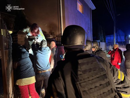 Рождество 2024, Рождество, ГСЧС, Киевская область, спасатели, пожарные, чрезвычайное происшествие, металлический забор, забор, застряла на заборе