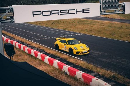 Porsche 911, Порше 911, Порше, Porsche, гоночный автомобиль, спортивный автомобиль, автоспорт, кольцевые гонки, автодром