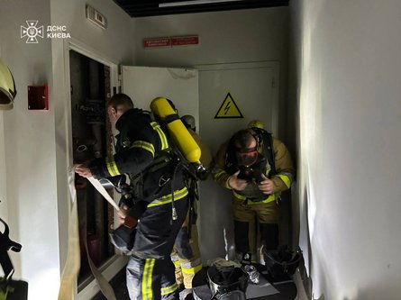 Обстріл РФ, обстріл 7 листопада, Київ пожежа, рятувальники