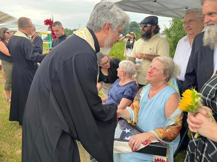 Родина на панахиді за Робертом "Боббі" Едвардом Пітранджело