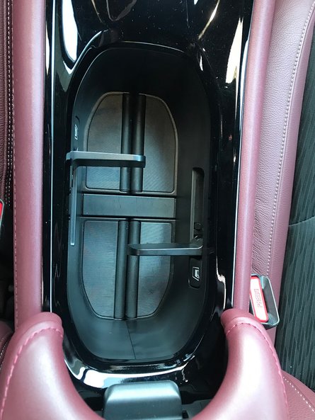 інтер'єр Honda HR-V 2014-2020, салон Honda HR-V 2014-2020, підстаканники