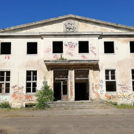 Кломіно, покинуте місто в Польщі, місто-привид, руїни міста, покинуте місто, населений пункт, історія покинутого міста