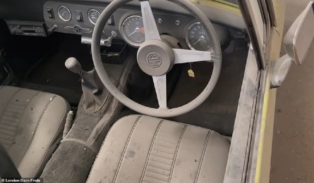 інтер'єр ретро авто, реставрація, салон класичного автомобіля