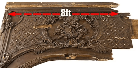 Кусок двери напоминает панель в стиле времен Людовика XV