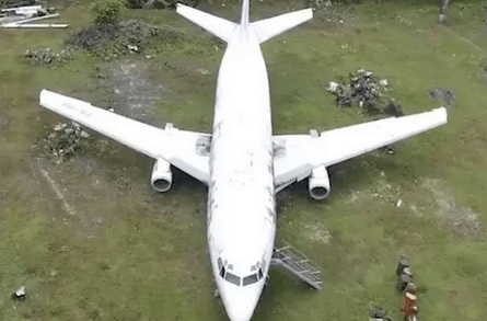 самолет, заброшенный боинг, Бали, достопримечательность, куда сходить на Бали, туристический гайд, Boeing 737