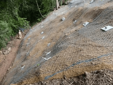 Насип біля маєтку