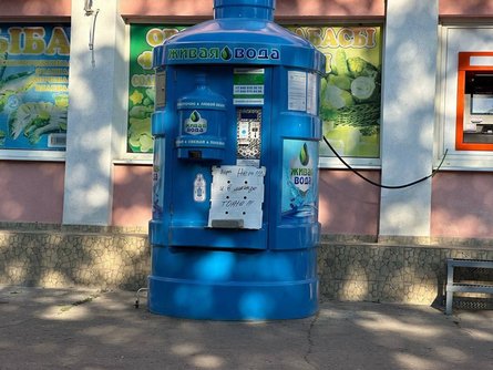 В Донецке трудно достать питьевую воду