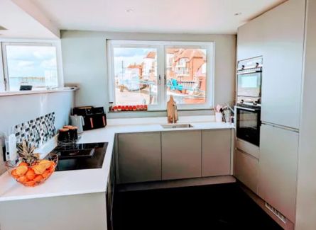 Дом на барже, семья живет в доме посреди Темзы, Роб и Сара Берч из Великобритании, недвижимость, жилье