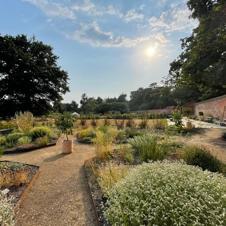 Lush, анследним косметической империи, саймон константин, кому принадлежит лаш, тайный сад