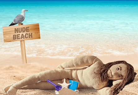 Женщина продает куклы, кукла Джейсона Момоа, начала свой бизнес, скучала за парнем, вязание крючком, одна дома, соцсети