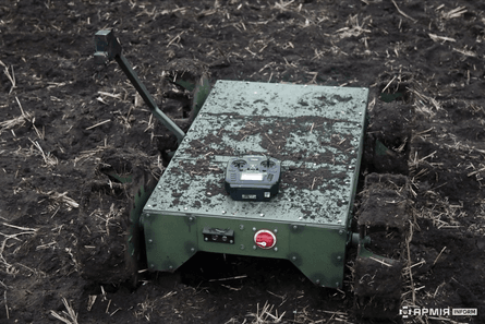 Тарган, дрон Тарган, наземні дрони, роботизовані комплекси, наземні комплекси, дрони, українські дрони, українські розбробки