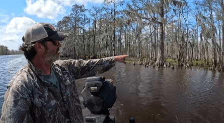 Подружжя переїхало з міста в будинок на болоті, будинок на воді, будинок на болоті, навколо алігатори, далеко від цивілізації, немає ресторанів