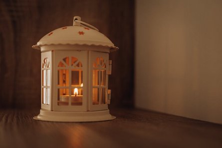 новогодний декор, как украсить дом свечами, композиция со свечами, как использовать свечи для рождественского декора