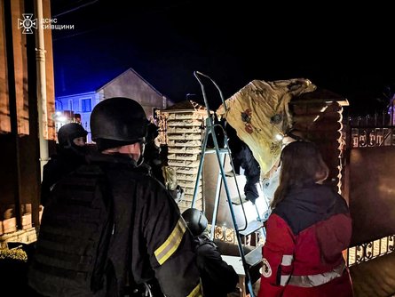 Рождество 2024, Рождество, ГСЧС, Киевская область, спасатели, пожарные, чрезвычайное происшествие, металлический забор, забор, застряла на заборе