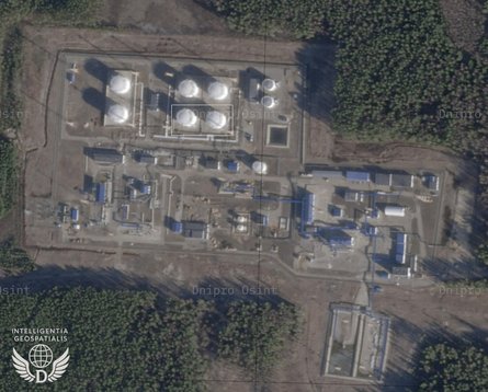 НПС "Второво" маж чотири великих резервувари для пального