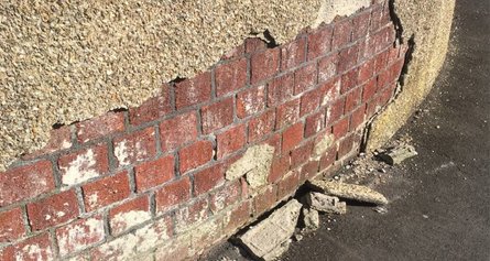 Декор фасаду пебблдаш можна зняти перед подажем будинку