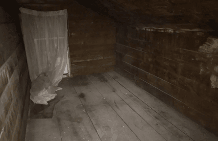 Підвал, прихована кімната, таємна кімната, двері, потайна кімната, моторошна кімната, кімната налякала людей, моторошна знахідка