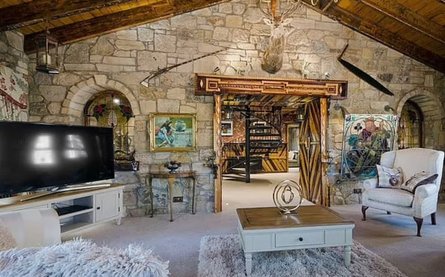 Бизнесмен избежал сноса особняка, снос особняка, незаконно построенный особняк, туристический комплекс, снос отменен, роскошный особняк