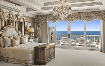 Особняк Песчаный замок, замок из песка, Версаль на скале, подобие Версаля, особняк на берегу моря, личный пляж, роскошный особняк, дом миллиардера