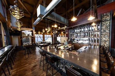 Бар курорту Alyeska Resort біля Чугацьких гір