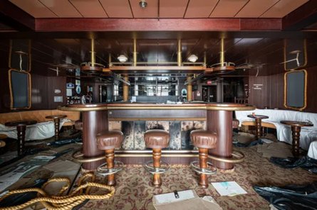 Заброшенный круизный лайнер Astor, корабль, судно, заброшенный корабль, корабль-призрак, отправили на свалку, внутри круизного лайнера