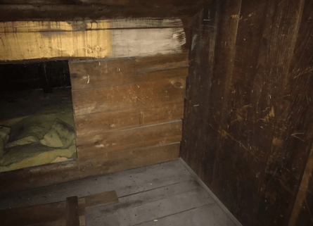 Підвал, прихована кімната, таємна кімната, двері, потайна кімната, моторошна кімната, кімната налякала людей, моторошна знахідка