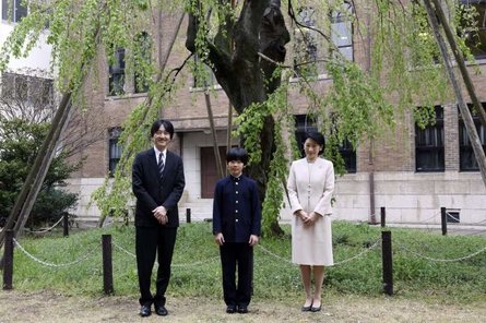 Принц Акисино с супругой и сыном Хисахито