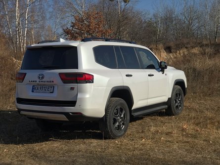 екстер'єр Toyota Land Cruiser 300 GR Sport, зовнішність та розміри Тойота Ленд Крузер 300, toyota land cruiser 300 gr sport фото