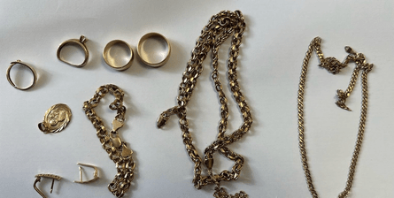 Женщина стала жертвой аферистки, выманили деньги, украли деньги, драгоценности, золото, арестовали аферистку, провидица, сняла порчу