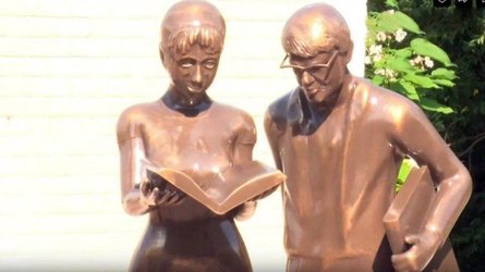 пам'ятник фільму операція и