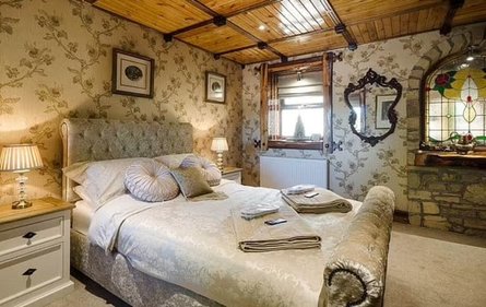 Бизнесмен избежал сноса особняка, снос особняка, незаконно построенный особняк, туристический комплекс, снос отменен, роскошный особняк