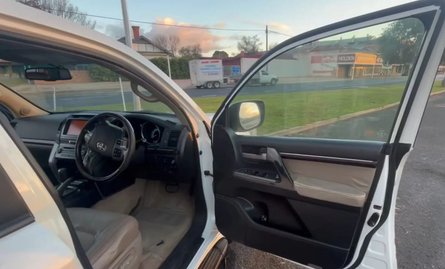 салон Toyota Land Cruiser