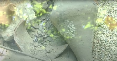 На раскопках в Одессе под Дюком отыскали обломки амфоры