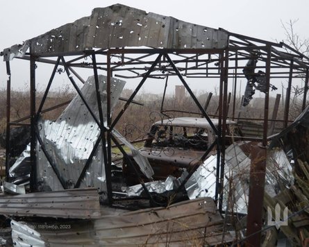 Автомобіль у Роботиному, зруйнований гараж, контрнаступ ЗСУ