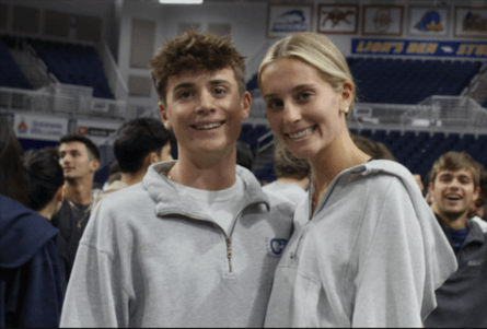 Выпускники-близнецы Лиам и Эмма Гини