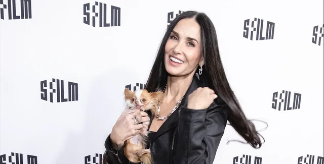 Ресейлік ана үйге ерте келіп, қызы мен ұлын желіде порноға түсіріп алған.