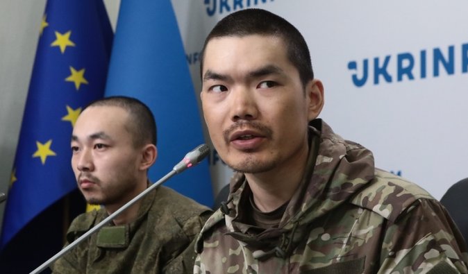 Китайці мають триматися подалі від війни: речник МЗС висловився про полон власних громадян