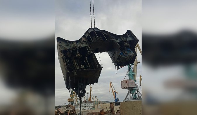 У Феодосії дістають із дна моря ВДК "Новочеркаськ", потоплений у 2023 році (фото)