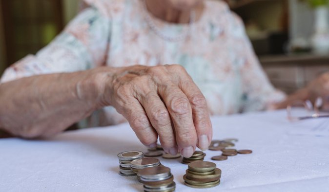 Украинцы могут получать почти 2000 злотых пенсии в Польше: какие условия надо выполнить