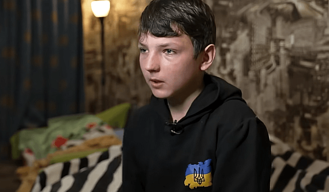 Научил военный: 12-летний ребенок обезвредил российский FPV-дрон, который летел на его родных