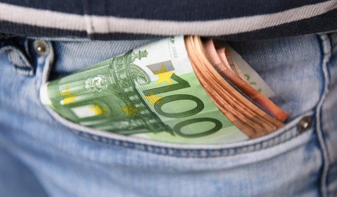 Гривна теряет позиции: эксперты объяснили повышение курса доллара и евро