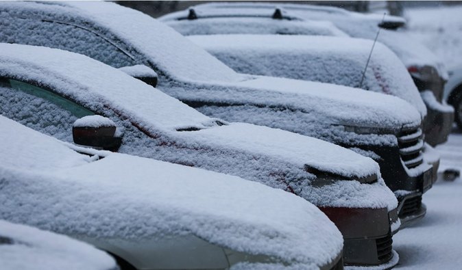 Ошибки водителей: какие предметы нельзя оставлять в салоне автомобиля зимой