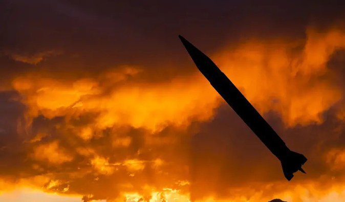 ВС РФ атакуют Украину дронами и "Калибрами": для удара в Черное море вывели два ракетоносителя