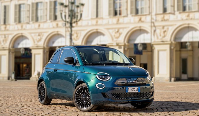 Необычные двери и расход 5,3 л на 100 км: FIAT выпустил недорогое городское авто (фото)