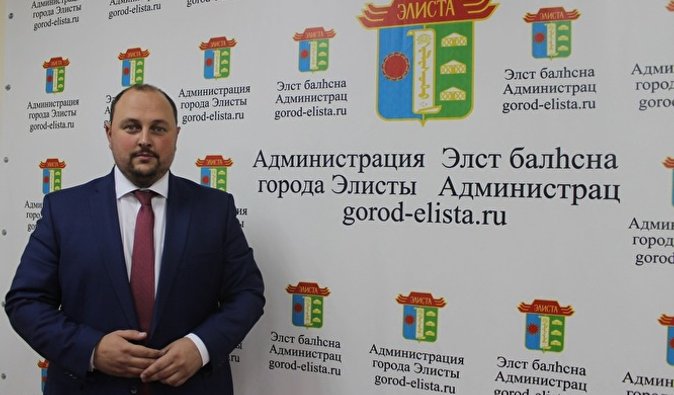 В Калмыкии проходят массовые акции против экс-главы "ДНР", который стал мэром Элисты